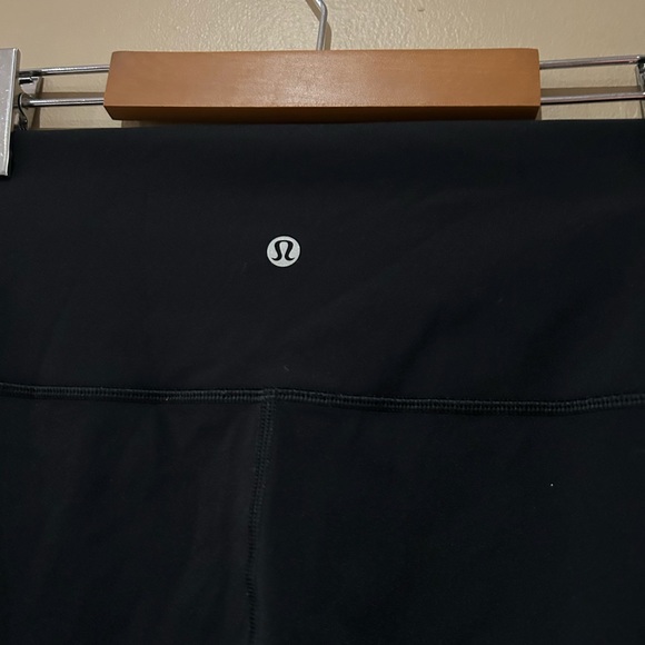 Lululemon athletica leggings//capris size 6 - Picture 3 of 3